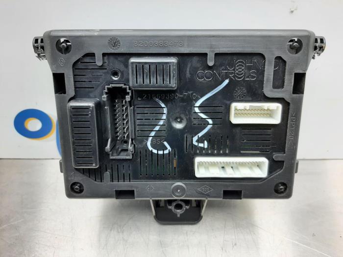 Gebruikte Computer Body Control Renault Clio III (BR/CR) 1.6 16V Prijs op aanvraag aangeboden door Gebr Opdam B.V.
