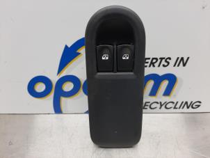 Gebruikte Raam schakelaar elektrisch Renault Clio III (BR/CR) 1.6 16V Prijs € 21,00 Margeregeling aangeboden door Gebr Opdam B.V.