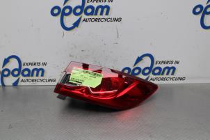 Gebruikte Achterlicht rechts Renault Clio IV (5R) 0.9 Energy TCE 90 12V Prijs € 26,00 Margeregeling aangeboden door Gebr Opdam B.V.