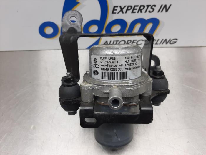 Gebruikte Vacuumpomp Rembekrachtiging Volkswagen Polo VI (AW1) 1.0 TSI 12V Prijs € 64,00 Margeregeling aangeboden door Gebr Opdam B.V.