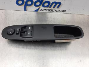 Gebruikte Ruit schakelaar elektrisch Fiat Punto III (199) 1.3 JTD Multijet 80 16V Prijs € 26,00 Margeregeling aangeboden door Gebr Opdam B.V.