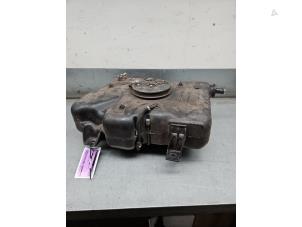 Gebruikte Adblue tank Renault Master III (FV) 2.3 dCi 170 16V FWD Prijs € 340,00 Margeregeling aangeboden door Gebr Opdam B.V.