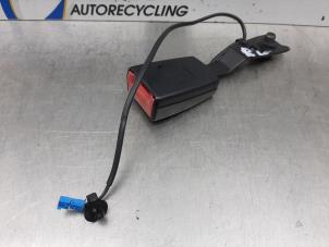 Gebruikte Veiligheidsgordel Insteek rechts-voor Mitsubishi Colt CZC 1.5 16V Prijs € 21,00 Margeregeling aangeboden door Gebr Opdam B.V.