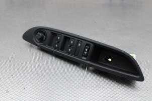 Gebruikte Elektrisch Raam Schakelaar Opel Mokka/Mokka X 1.4 Turbo 16V 4x4 Prijs € 26,00 Margeregeling aangeboden door Gebr Opdam B.V.