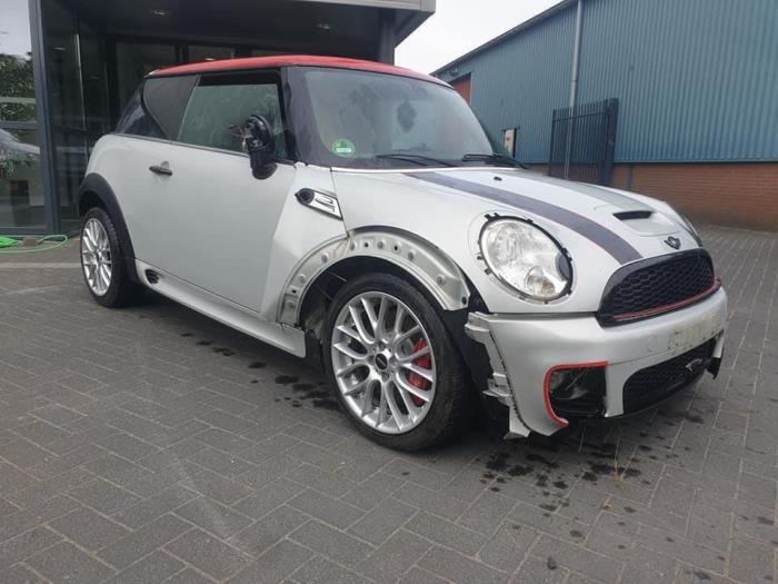Gebruikte Steekas rechts-voor Mini Mini (R56) 1.6 16V John Cooper Works Prijs € 85,00 Margeregeling aangeboden door Gebr Opdam B.V.