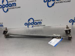 Gebruikte Ruitenwis Mechaniek Mazda 626 (GF14) 2.0i 16V Prijs € 34,00 Margeregeling aangeboden door Gebr Opdam B.V.