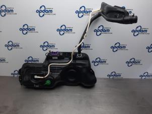 Gebruikte Tank Opel Corsa F (UB/UH/UP) 1.2 12V 75 Prijs € 212,00 Margeregeling aangeboden door Gebr Opdam B.V.