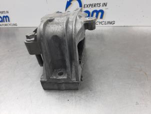 Gebruikte Motorrubber Volkswagen Golf VI Cabrio (1K) 1.2 TSI Prijs € 26,00 Margeregeling aangeboden door Gebr Opdam B.V.