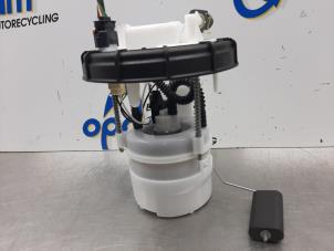 Gebruikte Benzinepomp Opel Corsa F (UB/UH/UP) 1.2 12V 75 Prijs € 128,00 Margeregeling aangeboden door Gebr Opdam B.V.