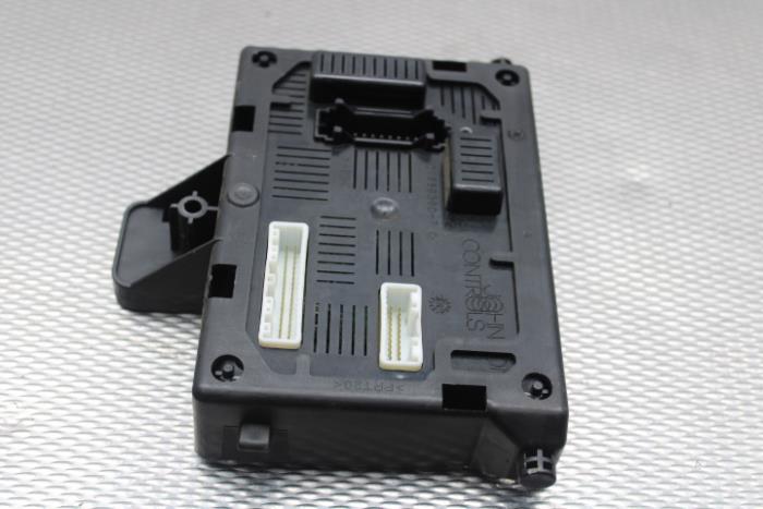 Gebruikte Module Bodycontrol Renault Clio III (BR/CR) 1.5 dCi 70 Prijs op aanvraag aangeboden door Gebr Opdam B.V.