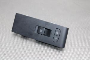 Gebruikte Ruit schakelaar elektrisch Volvo XC40 (XZ) 1.5 T3 12V Prijs € 17,00 Margeregeling aangeboden door Gebr Opdam B.V.