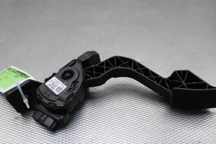 Gebruikte Sensor Gaspedaalpositie Mitsubishi Space Star (A0) 1.0 12V Prijs € 30,00 Margeregeling aangeboden door Gebr Opdam B.V.