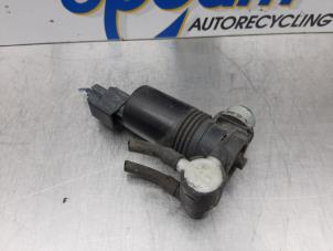 Gebruikte Ruitensproeierpomp voor Ford Fiesta 6 (JA8) 1.0 SCI 12V 80 Prijs € 13,00 Margeregeling aangeboden door Gebr Opdam B.V.