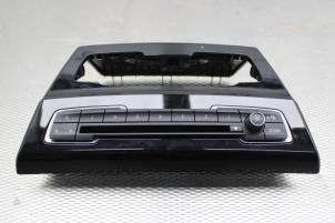 Gebruikte Radiobedienings paneel BMW X2 (F39) sDrive 18i 1.5 12V TwinPower Turbo Prijs op aanvraag aangeboden door Gebr Opdam B.V.