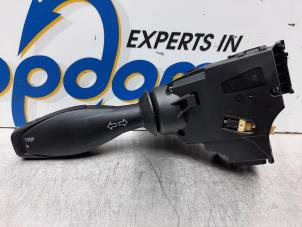 Gebruikte Pinker Schakelaar Ford Fiesta 6 (JA8) 1.0 SCI 12V 80 Prijs € 17,00 Margeregeling aangeboden door Gebr Opdam B.V.