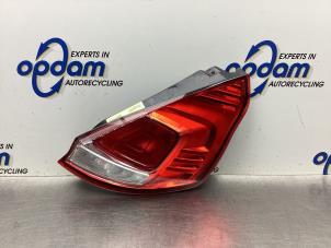Gebruikte Achterlicht rechts Ford Fiesta 6 (JA8) 1.0 SCI 12V 80 Prijs € 42,00 Margeregeling aangeboden door Gebr Opdam B.V.