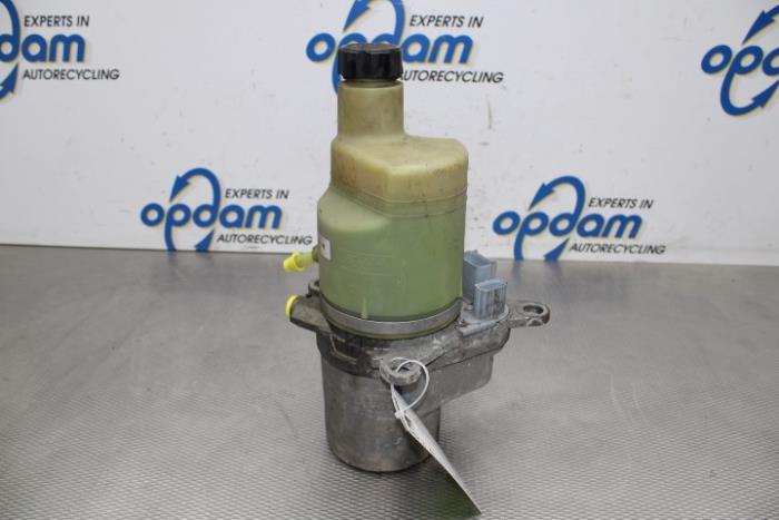 Gebruikte Pomp Servo Volvo V50 (MW) 2.4 D5 20V Autom.. Prijs op aanvraag aangeboden door Gebr Opdam B.V.