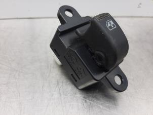 Gebruikte Elektrisch Raam Schakelaar Hyundai Atos 1.1 12V Prijs € 13,00 Margeregeling aangeboden door Gebr Opdam B.V.