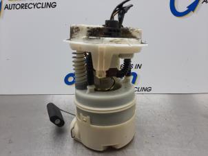 Gebruikte Benzinepomp Renault Clio II (BB/CB) 1.4 16V Prijs € 42,00 Margeregeling aangeboden door Gebr Opdam B.V.