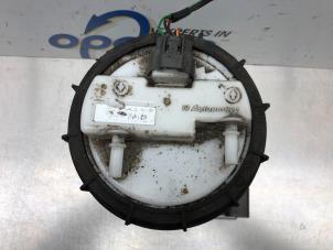 Gebruikte Benzinepomp Renault Clio IV (5R) 0.9 Energy TCE 90 12V Prijs € 55,00 Margeregeling aangeboden door Gebr Opdam B.V.