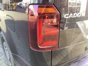 Gebruikte Achterlicht links Volkswagen Caddy IV 1.4 TSI 16V Prijs € 60,00 Margeregeling aangeboden door Gebr Opdam B.V.