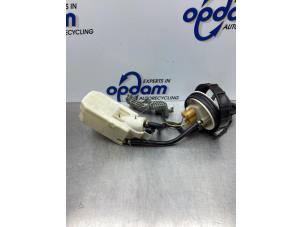 Gebruikte Benzinepomp Nissan Micra (K11) 1.0 L,LX 16V Prijs € 34,00 Margeregeling aangeboden door Gebr Opdam B.V.