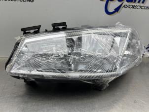Nieuwe Koplamp links Renault Megane Prijs € 60,00 Inclusief btw aangeboden door Gebr Opdam B.V.