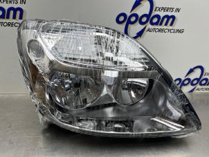 Nieuwe Koplamp rechts Renault Megane Scenic Prijs € 60,44 Inclusief btw aangeboden door Gebr Opdam B.V.