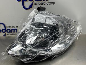 Nieuwe Koplamp rechts Suzuki Swift Prijs € 75,00 Inclusief btw aangeboden door Gebr Opdam B.V.