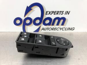 Nieuwe Ruit schakelaar elektrisch Opel Astra Prijs € 50,00 Inclusief btw aangeboden door Gebr Opdam B.V.
