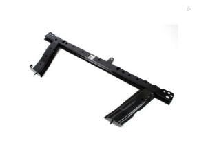 Nieuwe Radiateurbalk Renault Clio Prijs € 90,69 Inclusief btw aangeboden door Gebr Opdam B.V.