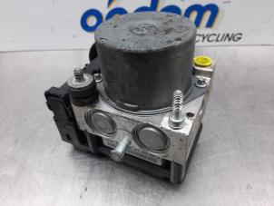 Gebruikte ABS Pomp Renault Modus/Grand Modus (JP) 1.2 16V Prijs € 85,00 Margeregeling aangeboden door Gebr Opdam B.V.