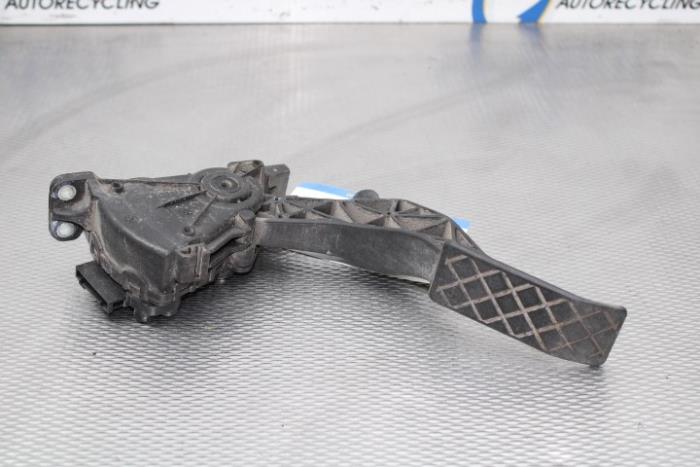 Gebruikte Gaspedaalpositie Sensor Volkswagen Transporter T5 1.9 TDi Prijs € 42,00 Margeregeling aangeboden door Gebr Opdam B.V.