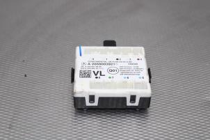 Gebruikte Deur module Mercedes C (W205) C-350 e 2.0 16V Prijs € 42,00 Margeregeling aangeboden door Gebr Opdam B.V.