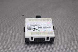 Gebruikte Centrale Deurvergrendelings Module Mercedes C (W205) C-350 e 2.0 16V Prijs € 34,00 Margeregeling aangeboden door Gebr Opdam B.V.