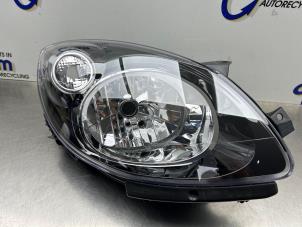 Nieuwe Koplamp rechts Renault Twingo Prijs € 110,00 Inclusief btw aangeboden door Gebr Opdam B.V.