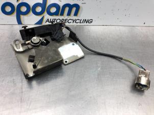 Gebruikte Achterklep Slotmechaniek Ford Mondeo III 2.0 16V Prijs € 35,00 Margeregeling aangeboden door Gebr Opdam B.V.