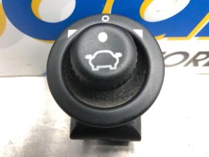 Gebruikte Schakelaar Spiegel Ford Fusion 1.4 16V Prijs € 8,00 Margeregeling aangeboden door Gebr Opdam B.V.
