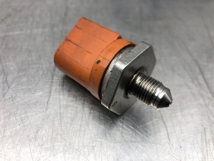 Brandstofdruk sensor van een Volkswagen Golf VI Variant (AJ5/1KA) 1.2 TSI BlueMotion 2013