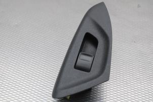 Gebruikte Elektrisch Raam Schakelaar Citroen C1 1.0 Vti 68 12V Prijs € 8,00 Margeregeling aangeboden door Gebr Opdam B.V.