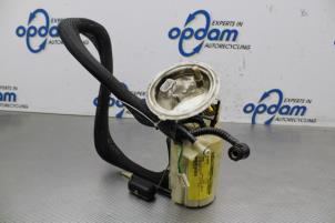 Gebruikte Benzinepomp BMW 5 serie (E60) 525i 24V Prijs € 64,00 Margeregeling aangeboden door Gebr Opdam B.V.