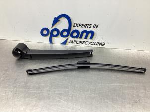 Nieuwe Ruitenwisserarm achter Volkswagen Golf Prijs € 25,00 Inclusief btw aangeboden door Gebr Opdam B.V.
