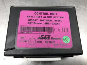 Gebruikte Alarm module Chevrolet Spark 1.0 16V Prijs € 42,00 Margeregeling aangeboden door Gebr Opdam B.V.