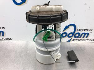 Gebruikte Benzinepomp Renault Clio III (BR/CR) 1.2 16V 75 Prijs € 42,00 Margeregeling aangeboden door Gebr Opdam B.V.