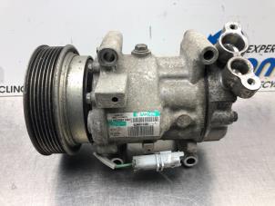 Gebruikte Pomp Airco Renault Clio III (BR/CR) 1.2 16V 75 Prijs € 51,00 Margeregeling aangeboden door Gebr Opdam B.V.