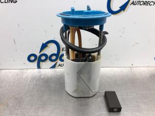 Gebruikte Benzinepomp Volkswagen Golf V (1K1) 1.4 TSI 122 16V Prijs € 43,00 Margeregeling aangeboden door Gebr Opdam B.V.