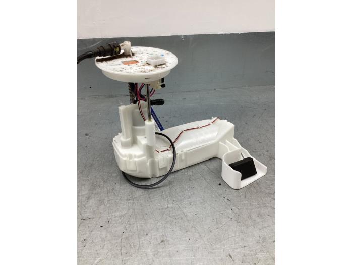 Brandstofpomp Elektrisch van een Suzuki Celerio (LF) 1.0 12V Dualjet 2015