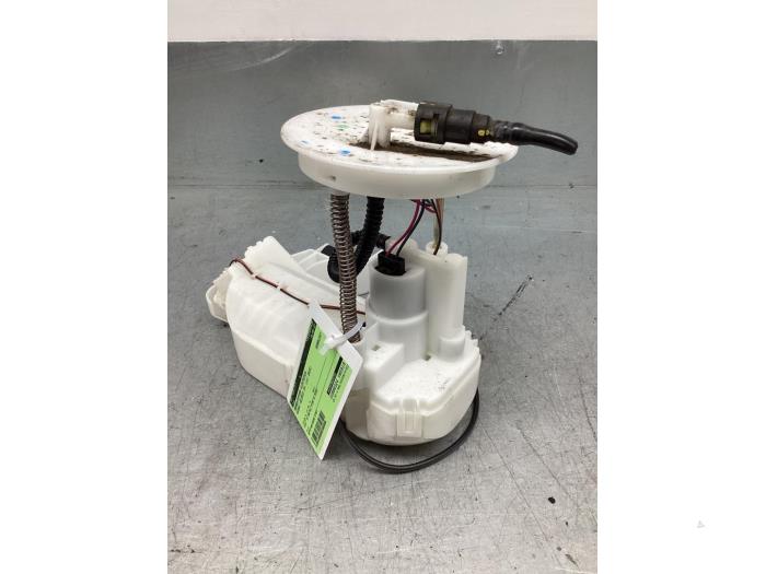 Brandstofpomp Elektrisch van een Suzuki Celerio (LF) 1.0 12V Dualjet 2015