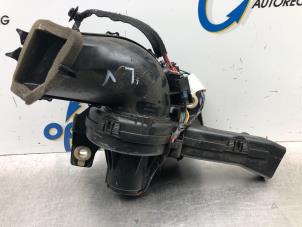Gebruikte Chaufage Ventilatiemotor Peugeot 5008 I (0A/0E) 1.6 THP 16V Prijs € 42,00 Margeregeling aangeboden door Gebr Opdam B.V.