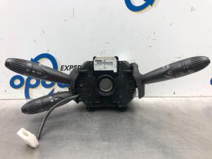 Gebruikte Licht + Raw Schakelaar Fiat Punto II (188) 1.4 16V Prijs € 85,00 Margeregeling aangeboden door Gebr Opdam B.V.
